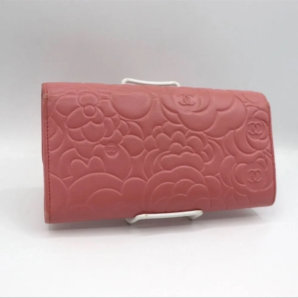 Chanel Pink Floral Embossed Wallet - Picture 3 of 9